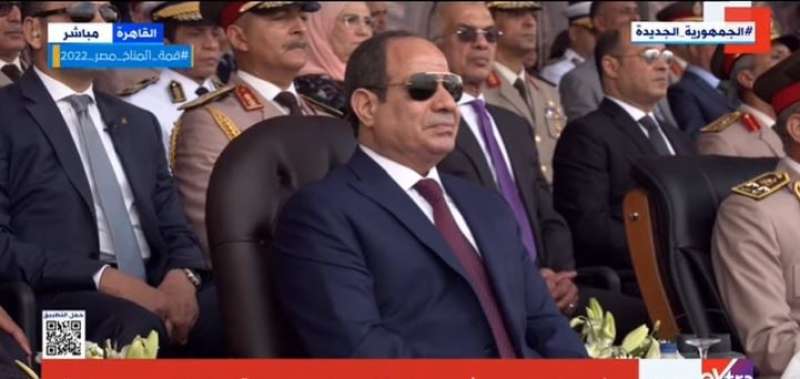 الرئيس السيسي: «دور الجيش يحمي ويصون ويضحي عشان استقرار البلد»