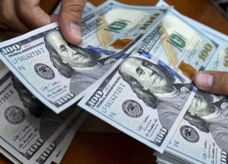 سعر الدولار يرتفع 12 قرشا في مصر خلال 15 يوما