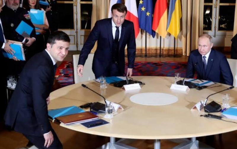 الرئيس الروسي و نظيره الفرنسي و الأوكراني
