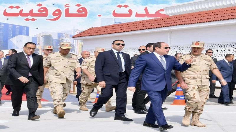 متحدث الرئاسة ينشر صور الرئيس السيسي خلال افتتاح مصنع الرمال السوداء بكفر الشيخ