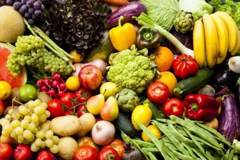 ماذا يحدث لجسمك عند تناول الفواكه والخضروات يوميا؟.. 5 فوائد مذهلة