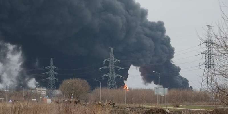 القوات الروسية تدمر مصفاة النفط في شرق أوكرانيا