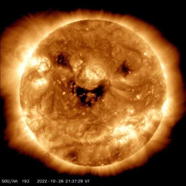 قرص الشمس وهي تبتسم_وكالة ناسا