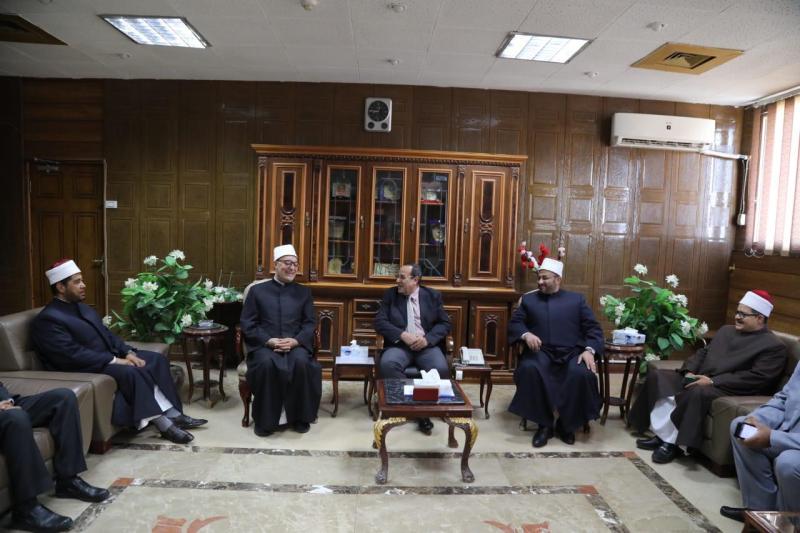 وفد البحوث الإسلامية خلال لقاء محافظ شمال سيناء 