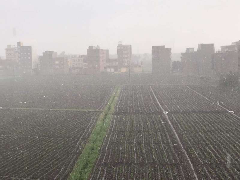 أمطار رعدية مصحوبة بكرات ثلجية على محافظة دمياط
