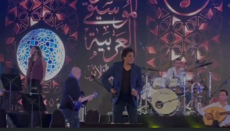 منير لجمهوره بمهرجان الموسيقى العربية: جيت ليكم رغم إني عامل عمليتين