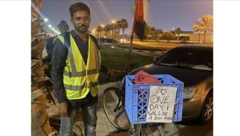 عامل برتبة طبيب.. الإمارات تكافئ سائق دراجة بجائزة ضخمة