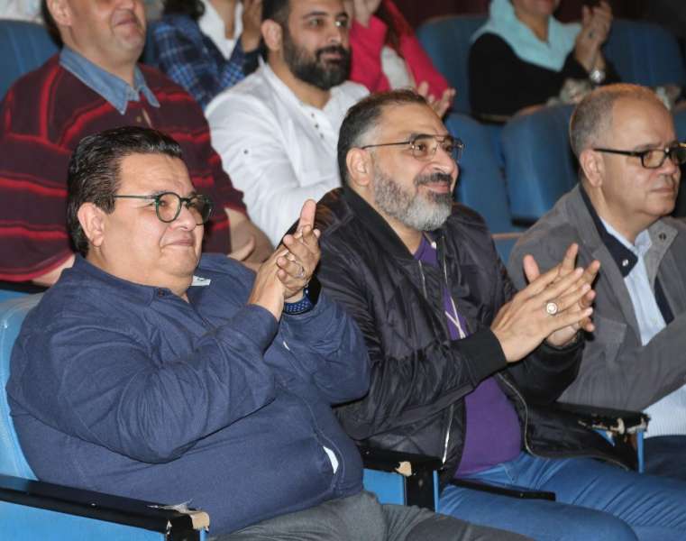 خالد جلال يشاهد عرض مسرحية حلم جميل