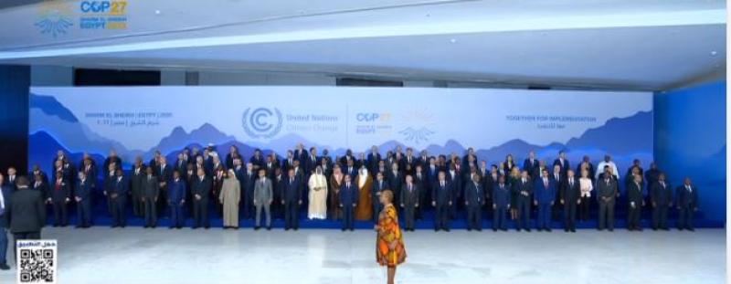 صورة تذكارية  للقادة للمشاركين في قمة المناخ 
