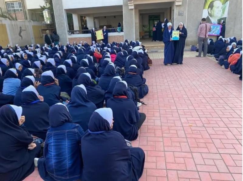 عزة مصطفى عن ارتداء طالبات مدرسة بالدقهلية «إسدال»: عُذر أقبح من ذنب