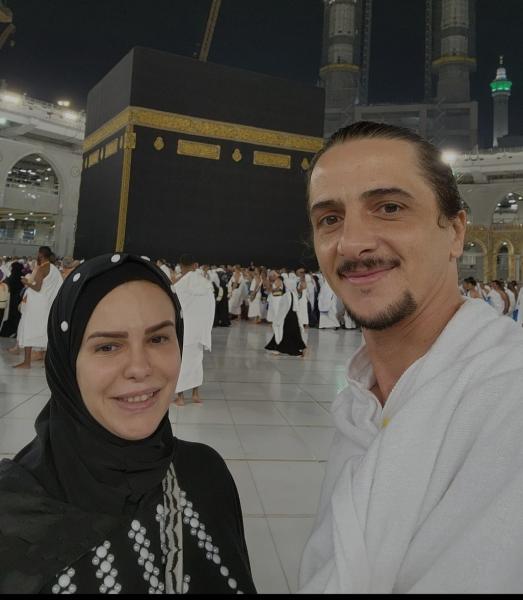 الفنانة دنيا عبد العزيز وزوجها- صورة من موقع إنستجرام