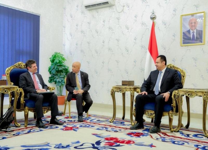 رئيس وزراء اليمن: استهداف الحوثيين للموانئ يهدد عملية السلام