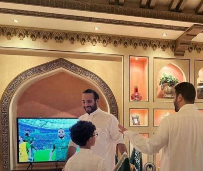 ولي العهد يحتفل بفوز السعودية ـ تويتر 