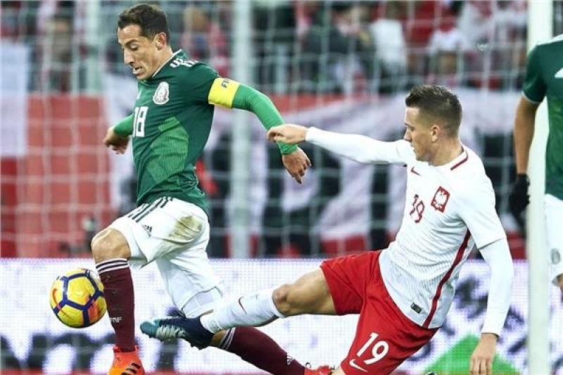 التعادل السلبي يسيطر على أحداث الشوط الاول من لقاء بولندا والمكسيك بكأس العالم