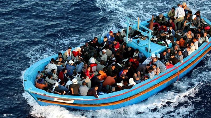 خفر السواحل اليوناني ينقذ 430 مهاجرا من الغرق