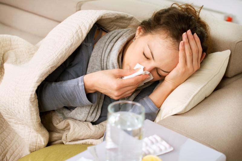 كيف تفرق بين الإنفلونزا ونزلات البرد في الشتاء؟