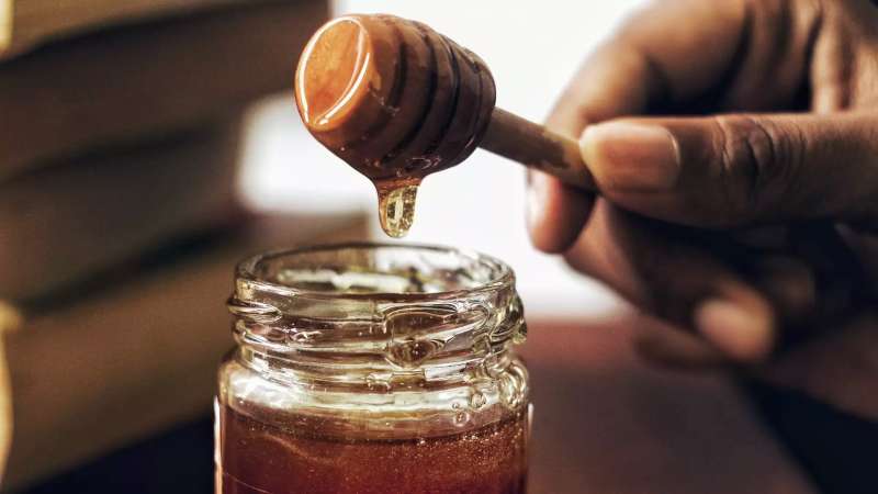 5 طرق لاستخدام العسل للحفاظ على بشرتك في الشتاء.. تحمي من الجفاف