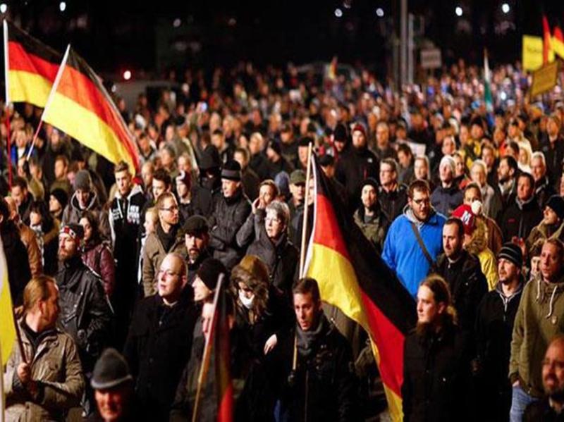آلاف الألمانيين يتظاهرون ضد أمريكا: «ارحلوا لبلادكم»