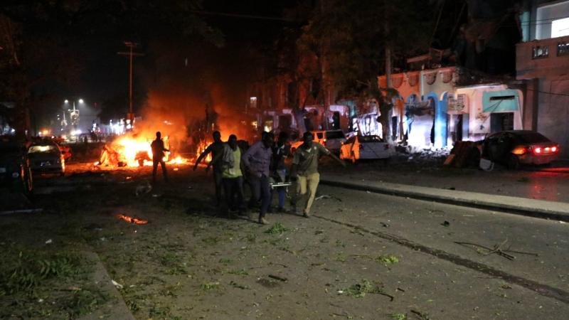 عاجل.. انفجارات شديدة قرب القصر الرئاسي بالصومال