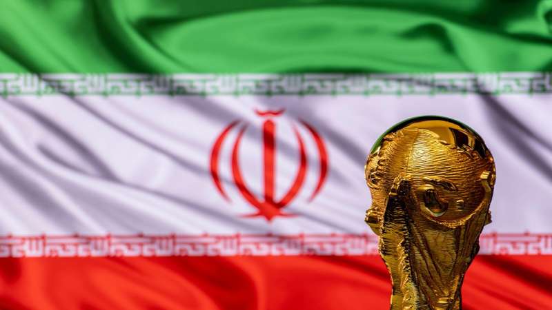 طهران يشكو للفيفا بسبب لفظ الجلالة في العلم الإيراني