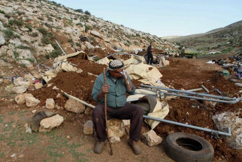 قوات الاحتلال تهدم بركسات زراعية ويجرف عناتا وحزما بمدينة القدس