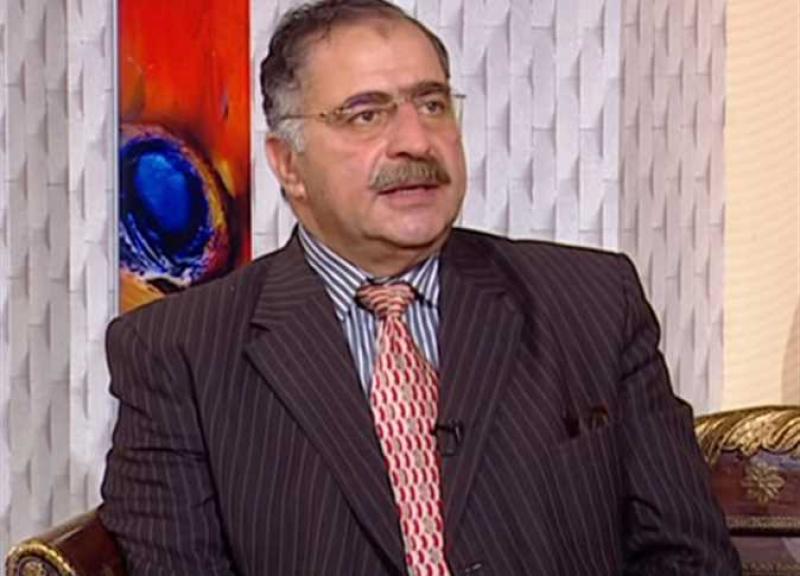 الدكتور  دياب محمد الخبير في إدارة الإزمات الاقتصادية