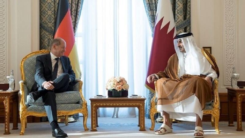 المستشار الألماني وأمير قطر 