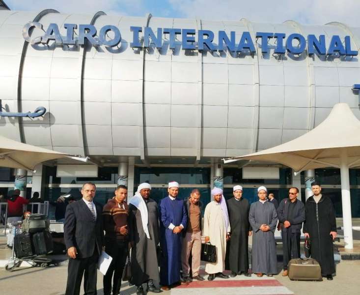 وصول علماء من المشاركين في دورة أكاديمية الأوقاف لمطار القاهرة