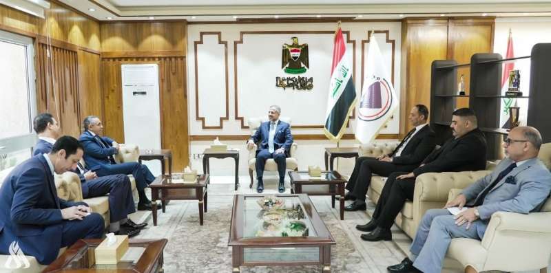 وزير عراقي يؤكد ضرورة تفعيل التنسيق المشترك مع مصر والأردن