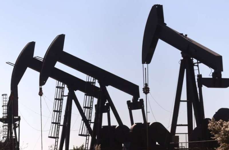 أسعار النفط تعاود الارتفاع بعدما انخفضت في تعاملات أمس