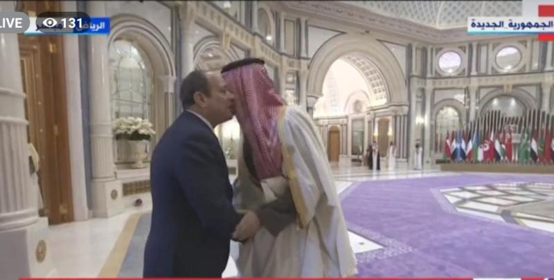 لحظة وصول الرئيس السيسي للمشاركة في القمة العربية الصينية بالرياض.. فيديو