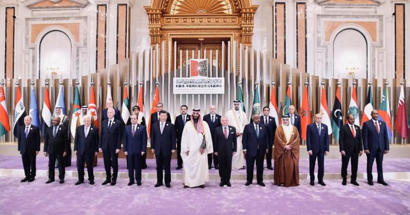 صورة تذكارية تجمع قادة الدول المشاركة في القمة العربية الصينية