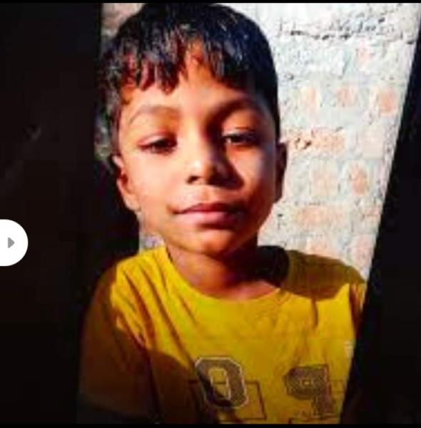 أزمة ريان تعود من جديد.. سقوط طفل هندي في بئر عميق والسلطات تحاول إنقاذه