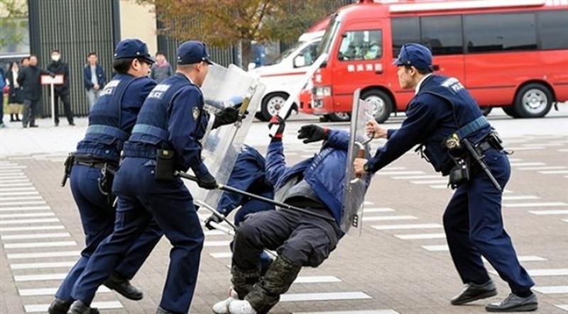 وزارة العدل اليابانية تتهم 22 ضابطا بالاعتداء على 3 سجناء