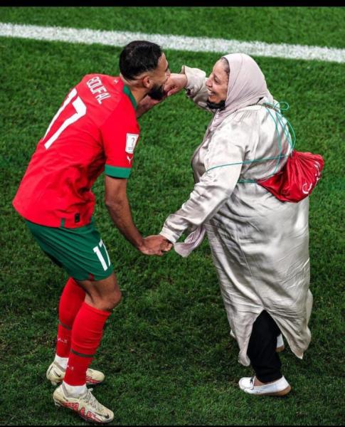«أمهاتهم جعلت منهم أسود».. المغرب إلى نصف النهائي للمرة الأولى في تاريخ العرب وإفريقيا