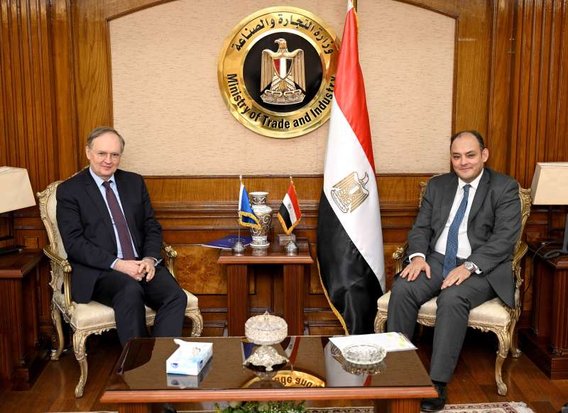 وزير التجارة يبحث عقد منتدى أعمال لجذب الشركات الأوروبية للاستثمار بمصر