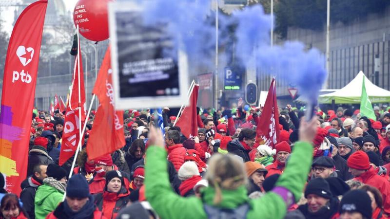 بروكسل.. مظاهرة في طقس شديد البرودة للمطالبة بخفض الأسعار