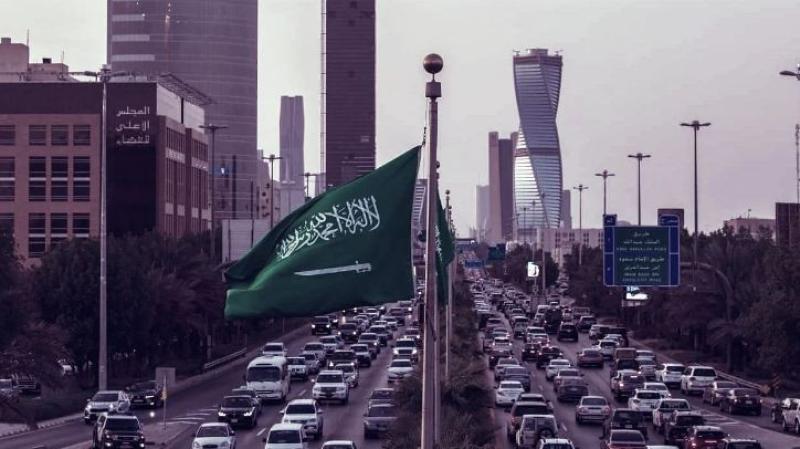 السعودية.. مقترح بالعمل عن بعد وتغيير أوقات الدراسة لمنع الازدحام المروري