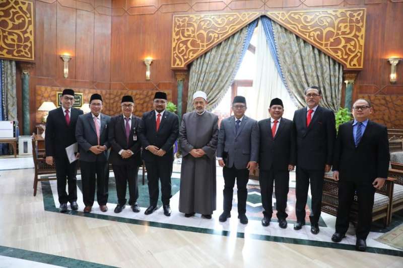 لقاء شيخ الأزهر ووزير الشئون الدينية الإندونيسي