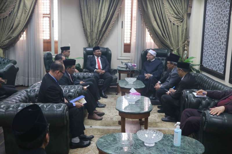 لقاء مفتي الجمهورية ووزير الشئون الدينية الإندونيسي