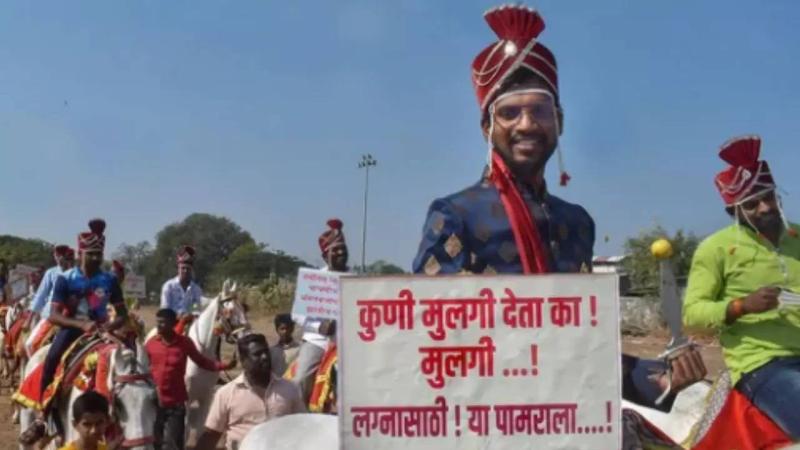 مسيرة عرسان في الهند تطالب بتوفير عرائس