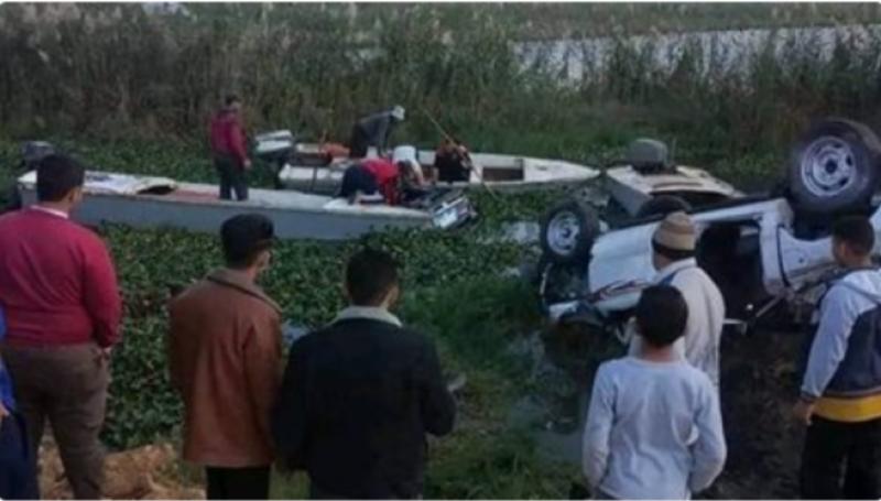 مصرع إعلامي وإصابة 3 آخرين إثر سقوط سيارتهم  ببحيرة المنزلة بالدقهلية/ مصدر الصورة من الفيسبوك