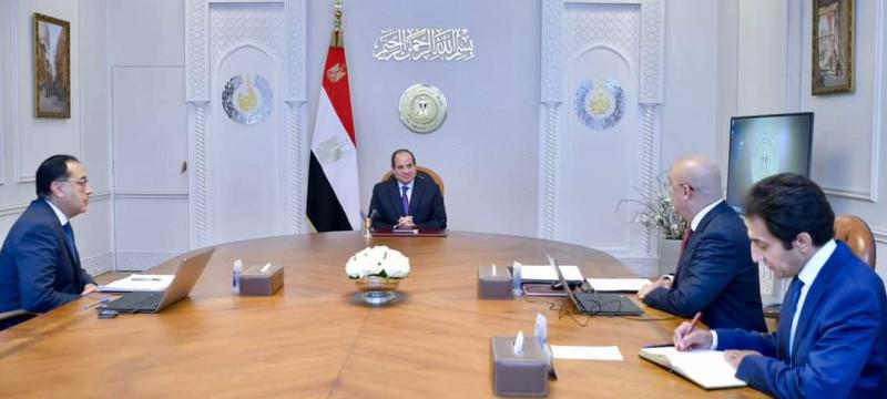 اجتماع الرئيس عبد الفتاح السيسي مع وزير الإسكان 