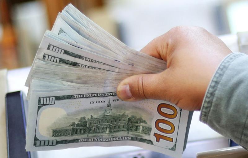 عاجل.. البنك المركزي يستثني فئات من قرارات توفير العملة الأجنبية خارج البلاد