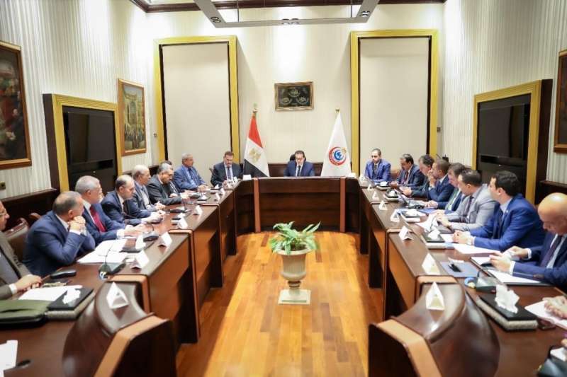 وزير الصحة يوجه بسرعة الانتهاء من تجهيز مقر هيئة الإسعاف المصرية بـ 6 أكتوبر
