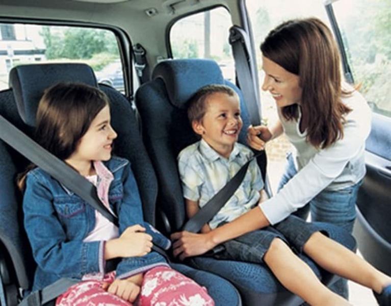 لتأمين الأطفال داخل السيارة