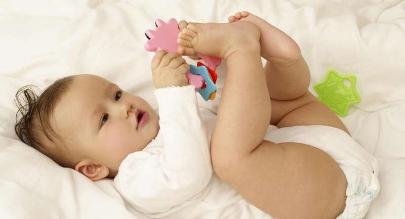 دراسة تكشف عن أسباب انفعالات الطفل حديث الولادة