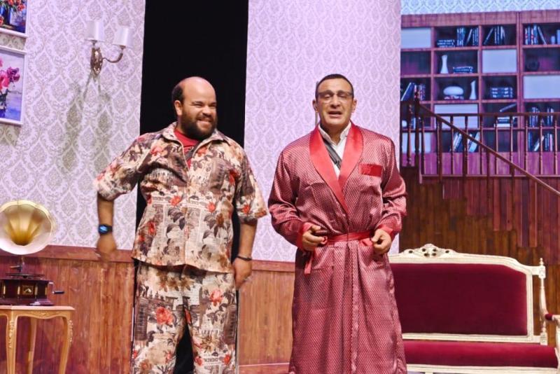 كواليس محمد عبد الرحمن في مسرحية سيدتي الجميلة داخل مصر