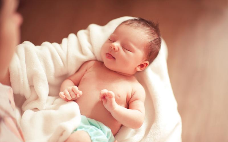 عاجل | «اسمه فوزي».. بيانات أول طفل يولد في 2023