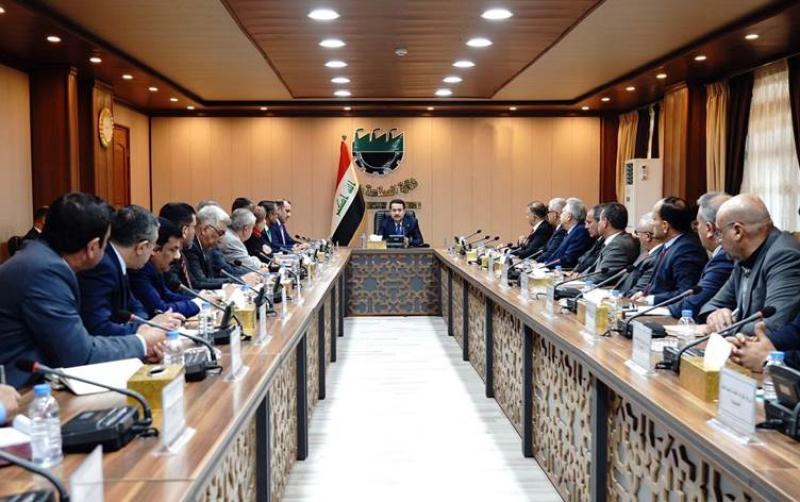 رئيس وزراء العراق يعلن الحرب على تهريب العملات الأجنبية وغسيل الأموال